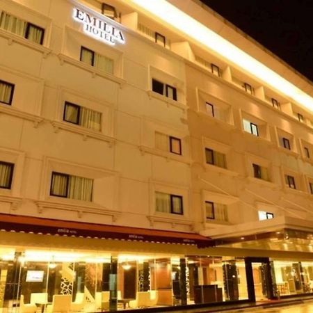 Emilia Hotel By Amazing - Palembang Exterior foto