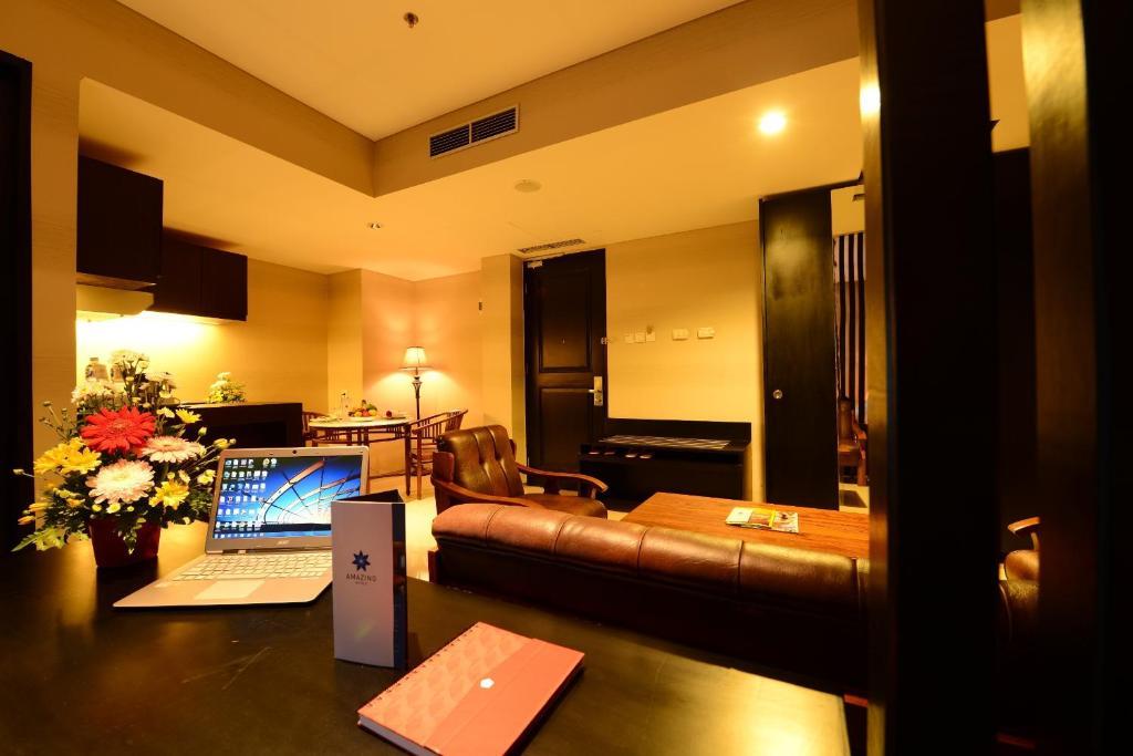 Emilia Hotel By Amazing - Palembang Zimmer foto