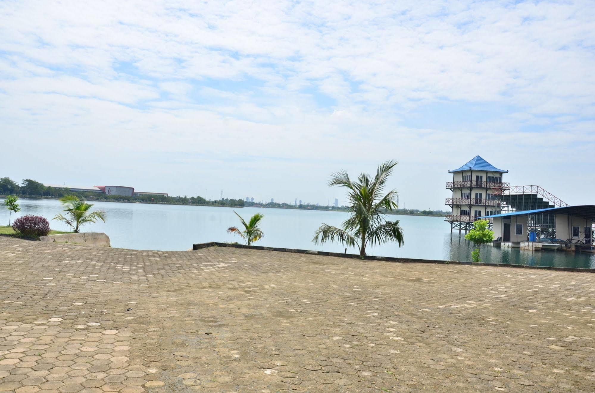 Emilia Hotel By Amazing - Palembang Exterior foto