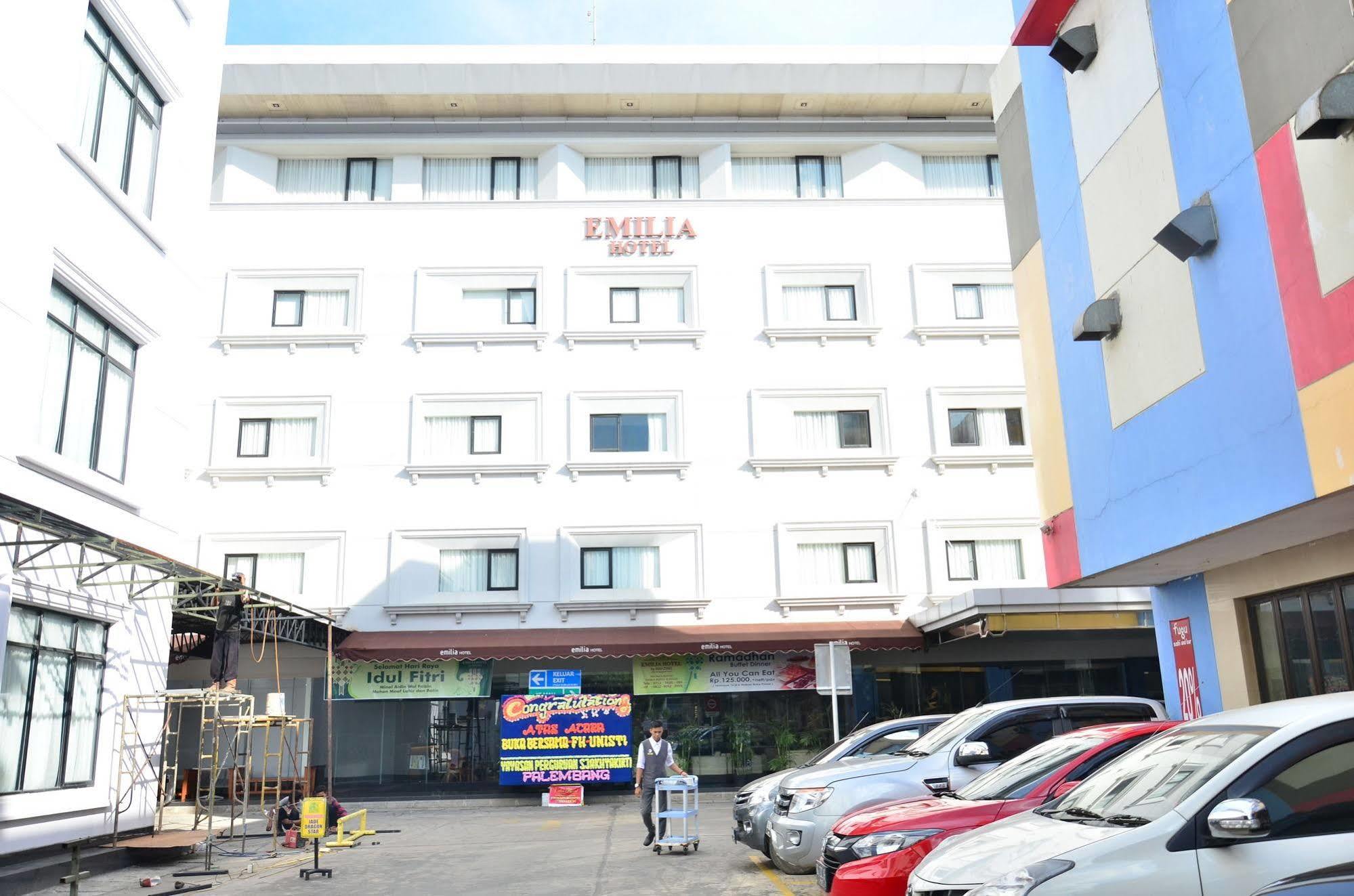 Emilia Hotel By Amazing - Palembang Exterior foto